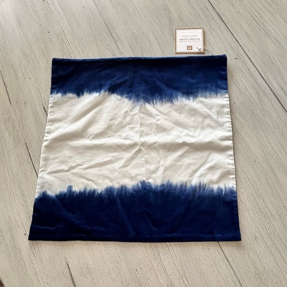 New POTTERY BARN TEEN Blue White Dip Dyed Velvet Square Pillow Cover 18” X 18” - Picture 1 of 7